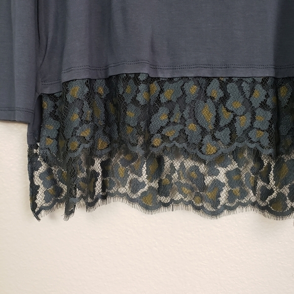 LOGO LORI GOLDSTEIN Leopard Lace Hem Long Line Top Navy Blue Sz S - Picture 2 of 6